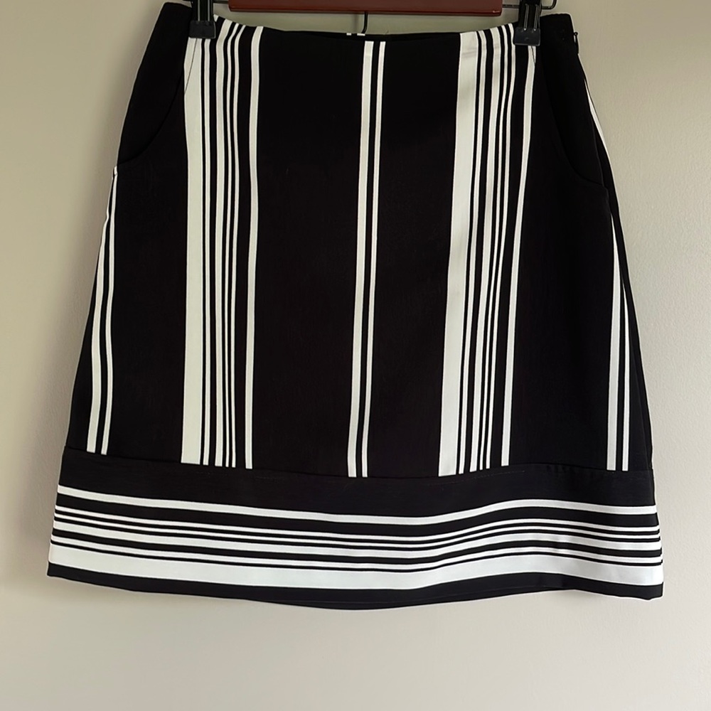 The Limited  Black & White Striped Above Knee Skirt Pockets   XS